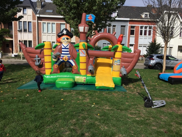 partylife-Multiplay Piratenboot L-springkasteel