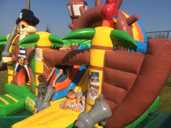 partylife-Multiplay Piratenboot L-springkasteel